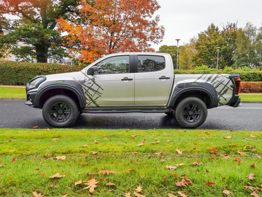  Isuzu D-Max XTR 2019 года  (UK) (фото 26 из 40)